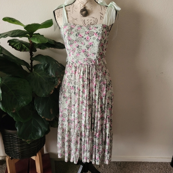 Hot Topic Dresses & Skirts - 🖤Hot Topic Roses & Gears Dress